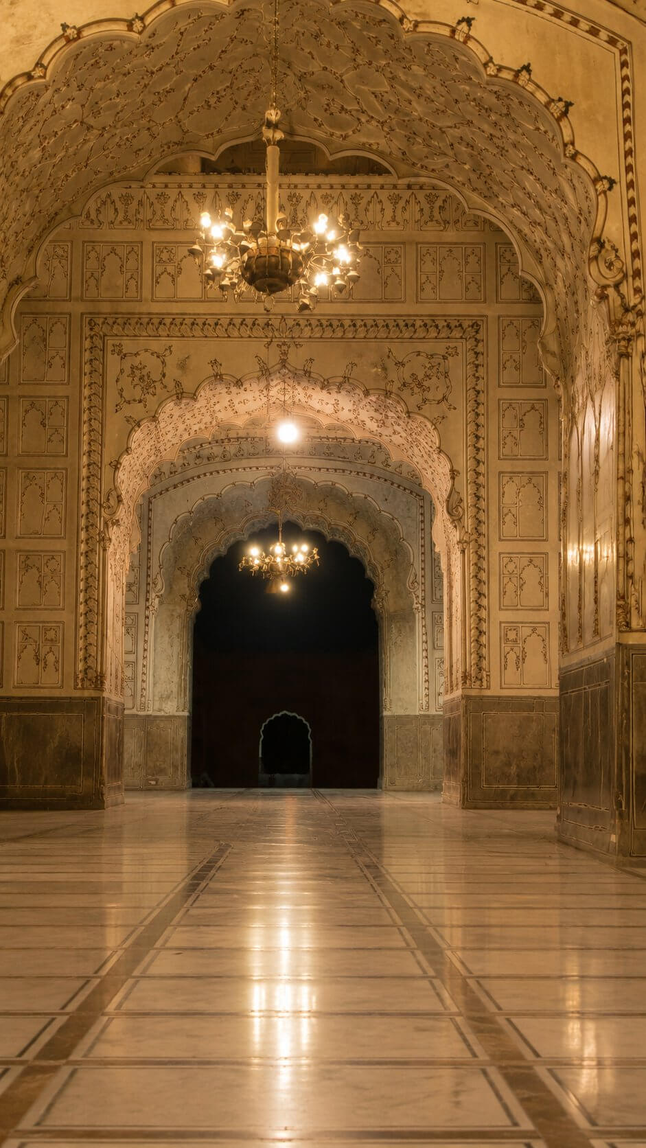 Badshahi Mosque interior